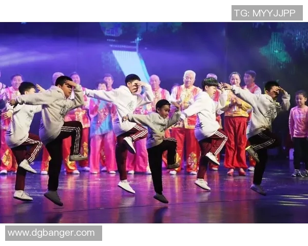 外国足球巨星亲临赛场激情观战精彩瞬间尽收眼底